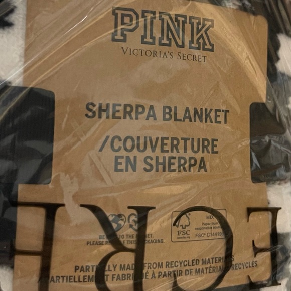 NWT VICTORIA'S SECRET VS PINK Sherpa Blanket - Picture 7 of 8